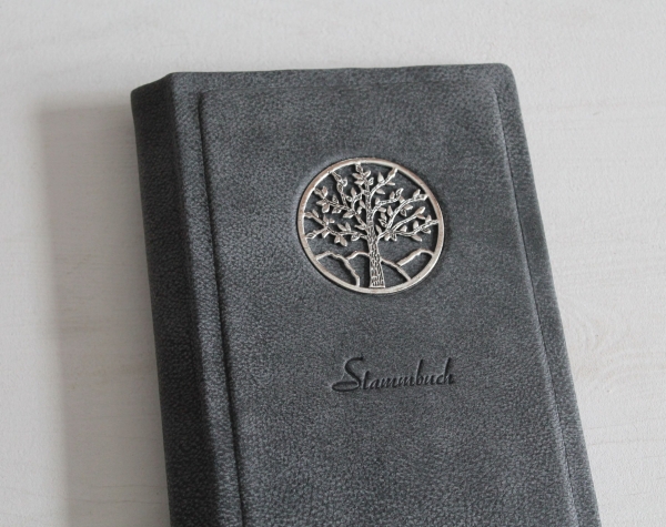 Stammbuch "Lebensbaum" aus Büffelleder, dunkelgrau